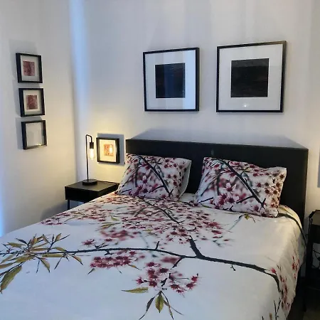 Les Duplex De La Place Des Ecoles ספא