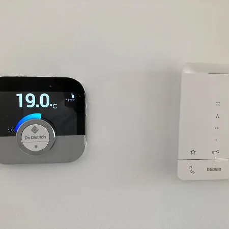 דירה Les Duplex De La Place Des Ecoles ספא