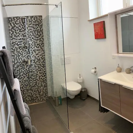 Les Duplex De La Place Des Ecoles Appartamento *