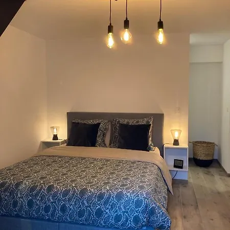 Les Duplex De La Place Des Ecoles سبا