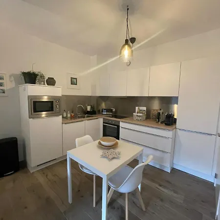 Les Duplex De La Place Des Ecoles ספא