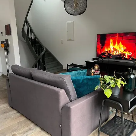 Les Duplex De La Place Des Ecoles ספא