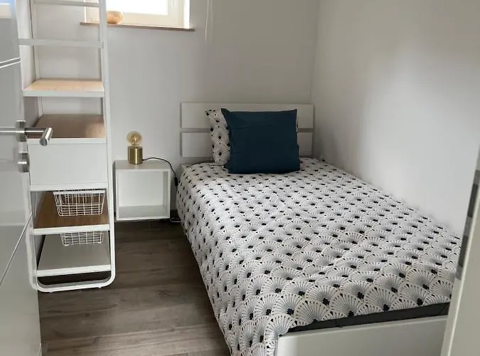 Les Duplex De La Place Des Ecoles アパート